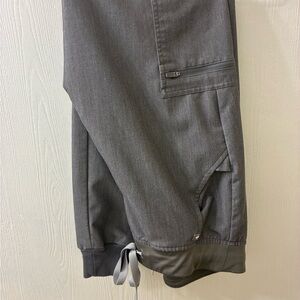 Figs graphite scrub set Zamora Jogger Pants + Catarina Top size small